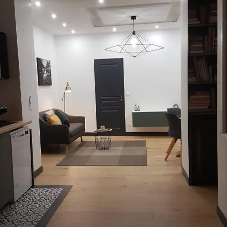 Bright Modern Chic In Centre Апартаменты По