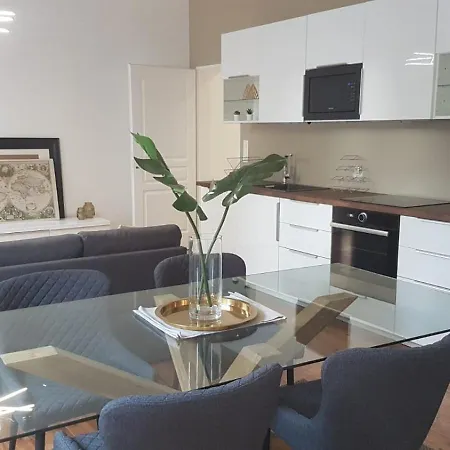 Bright Modern Chic In Centre Апартаменты По