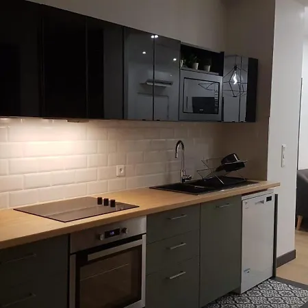 Bright Modern Chic In Centre По