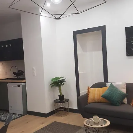 Bright Modern Chic In Centre По
