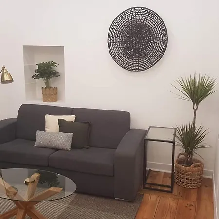 Bright Modern Chic In Centre *