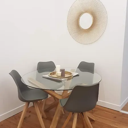 Bright Modern Chic In Centre По