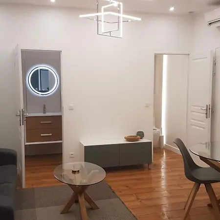 Bright Modern Chic In Centre Апартаменты По